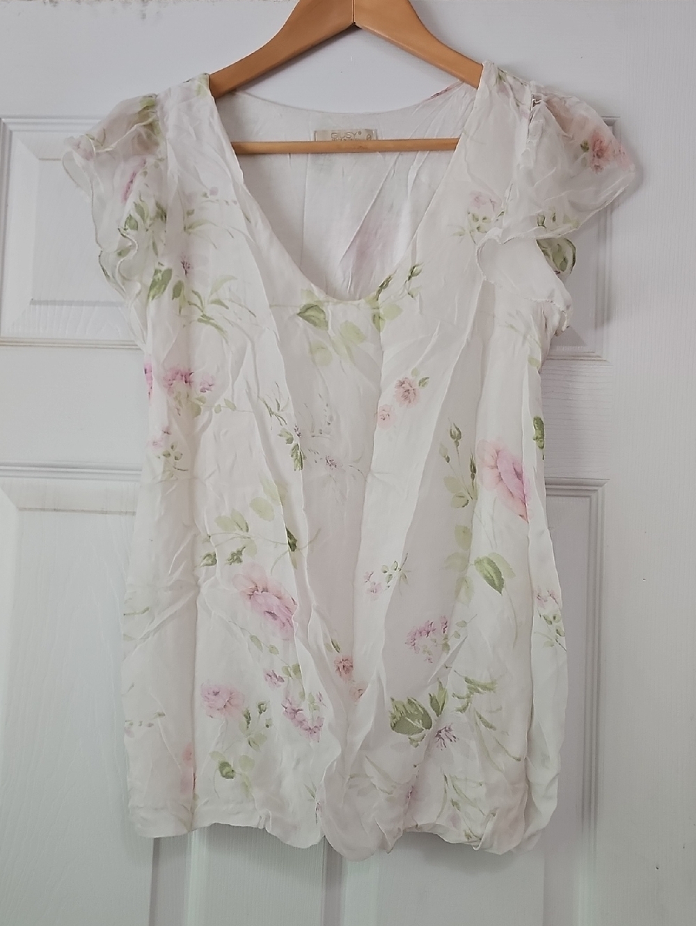 Lightweight White Floral V-Neck Blouse with Cap Sleeves